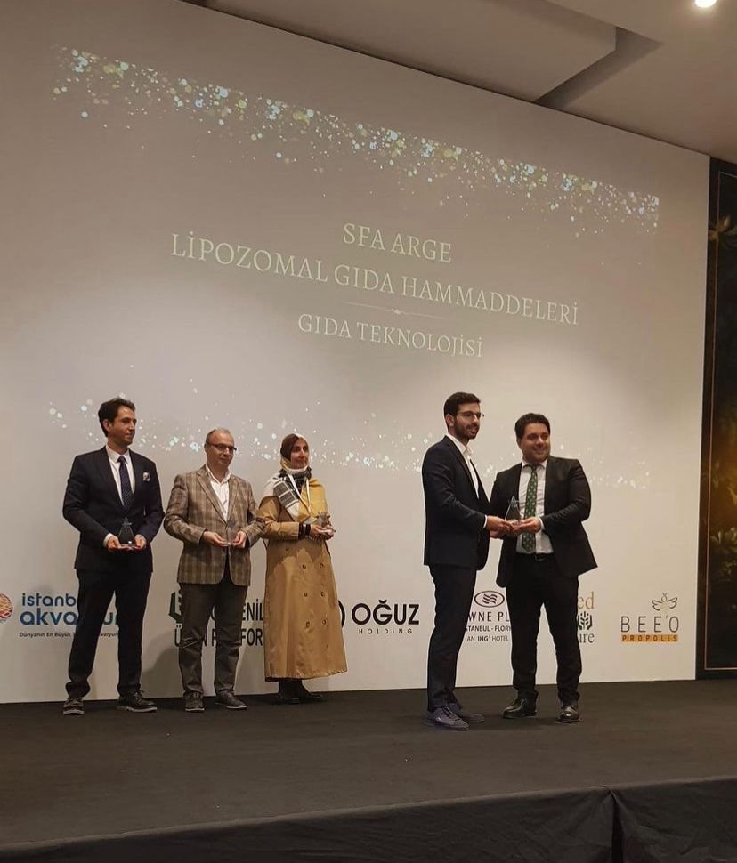 Başkanımız Faruk Güzeldere Güvenilir Ürün Zirvesinde Markalara Ödüllerini Teslim Etti