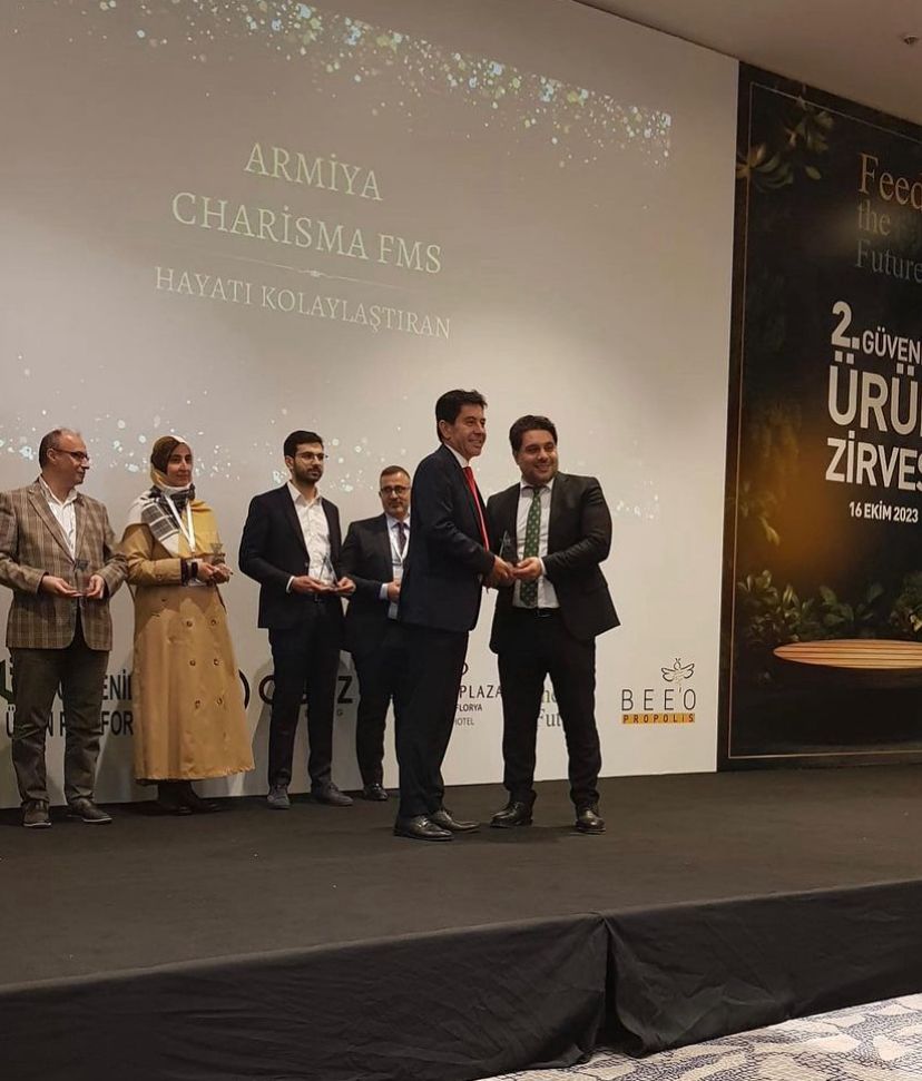 Başkanımız Faruk Güzeldere Güvenilir Ürün Zirvesinde Markalara Ödüllerini Teslim Etti