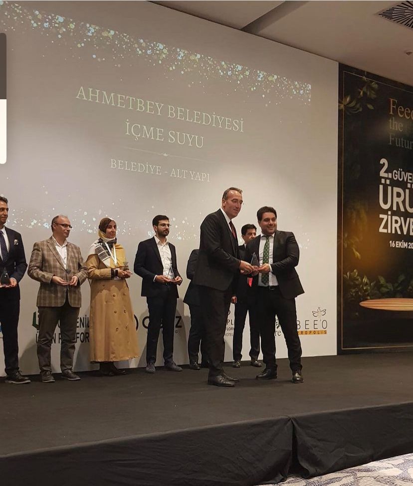 Başkanımız Faruk Güzeldere Güvenilir Ürün Zirvesinde Markalara Ödüllerini Teslim Etti