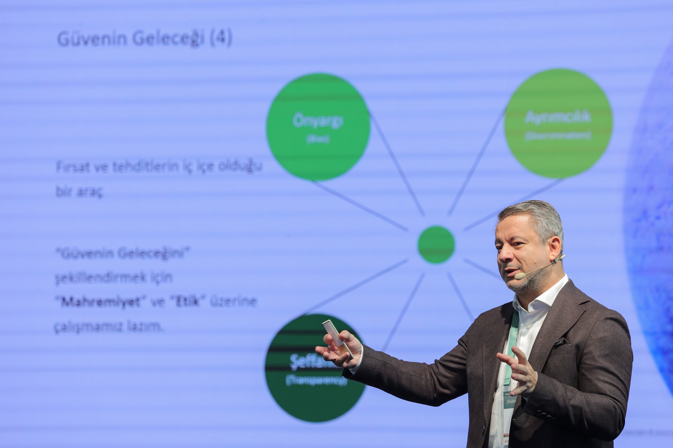 Deloitte Teknoloji ve Dönüşüm İş Birimi Lideri Hakan Göl, Yerelist 2025’te perakendenin değişen koşullara hızla uyum sağlayan bir sektör olduğunu vurguladı.