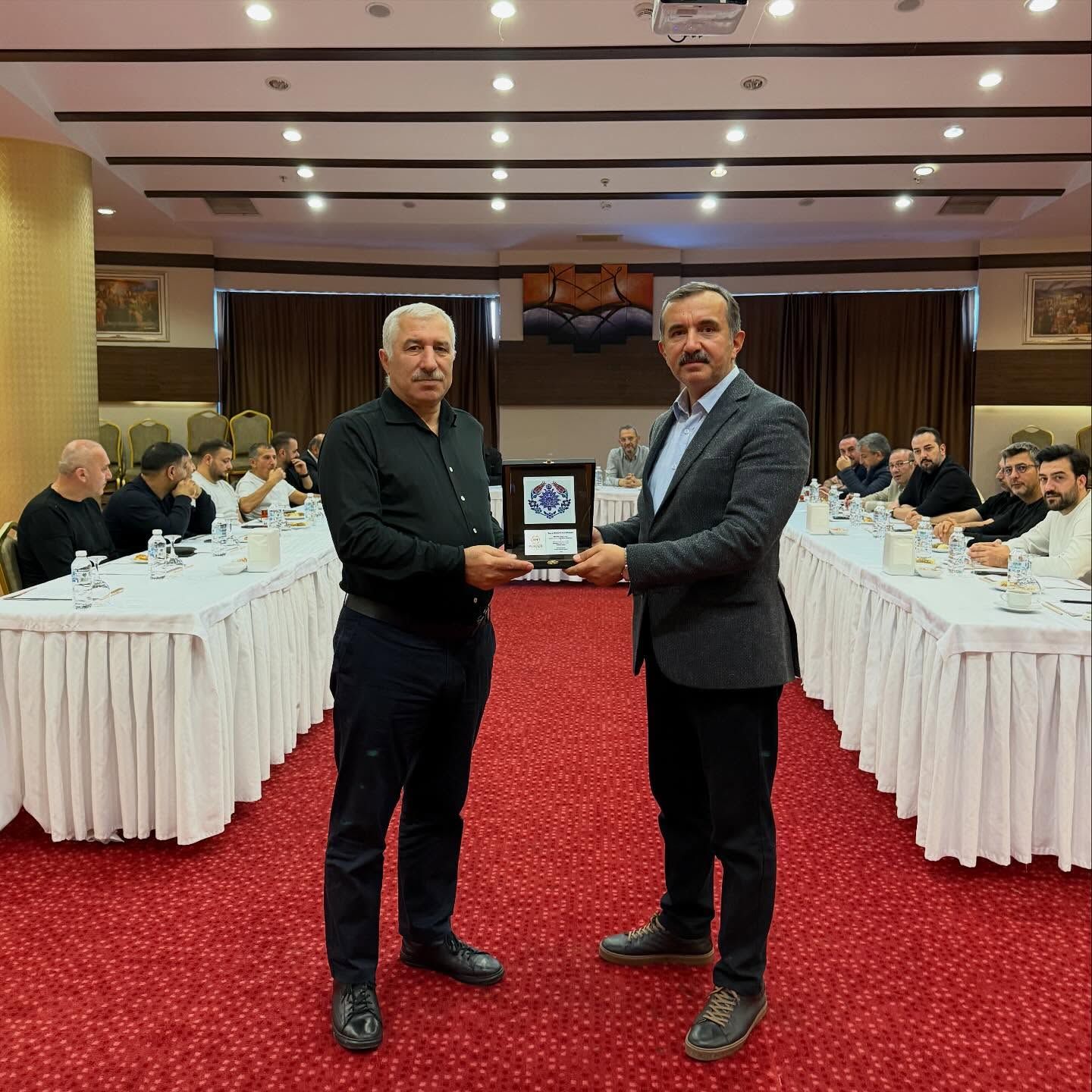 Değerli üyemiz Reşat Narman’ı (Mopaş Market), Manisa Salihli’deki Mopaş Jeotermal Topraksız Tarım seralarıyla ülkemize sağladığı katkılar dolayısıyla tebrik ediyoruz.