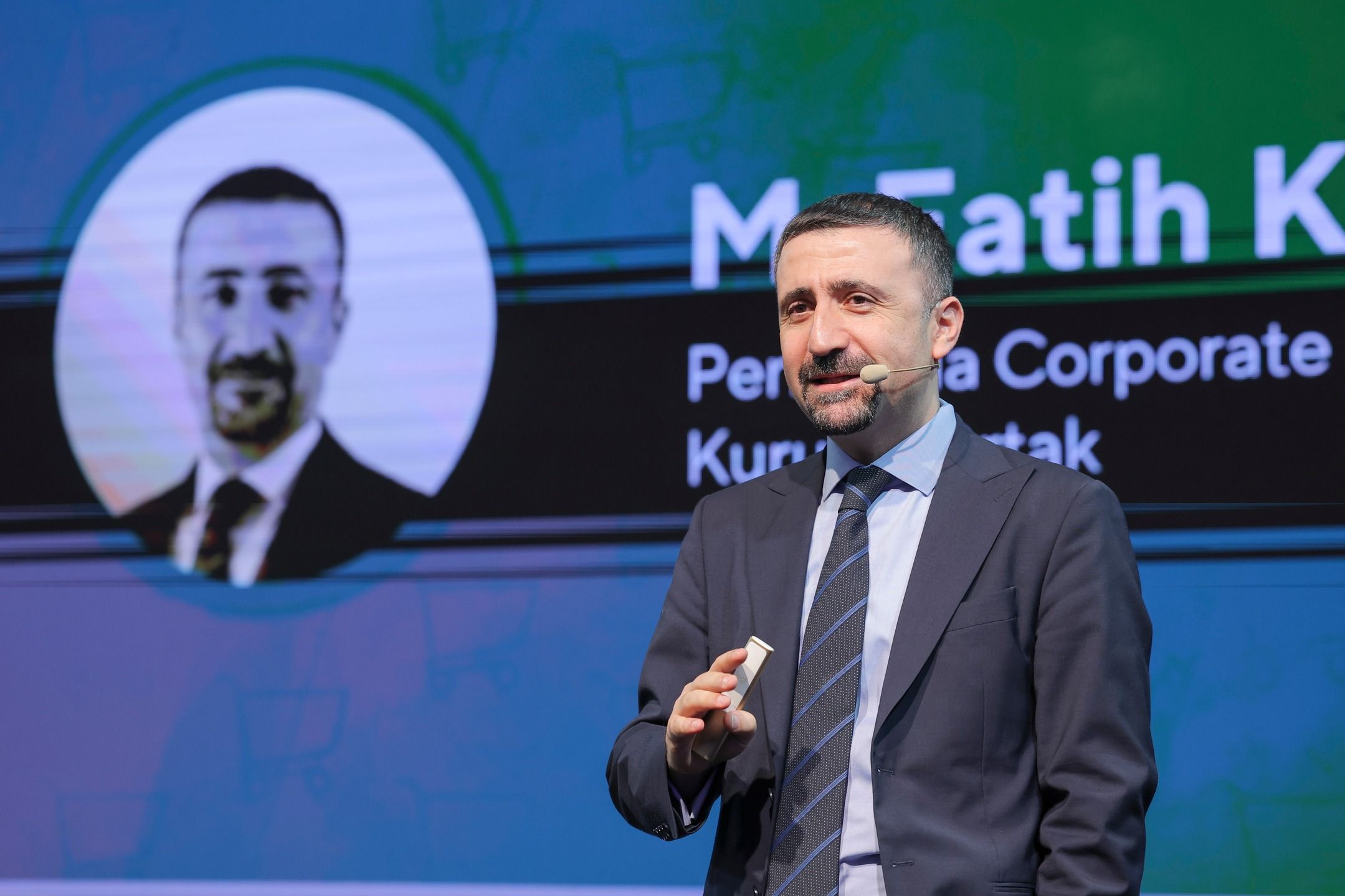 Peninsula Corporate Finance Kurucu Ortağı Fatih Keresteci, Yerelist 2025’te “Dün Dünde Kaldı: Artık Yeni Şeyler Söylemek Lazım” konuşmasında küresel değişim ve Türkiye ekonomisine dair değerlendirmelerde bulundu.