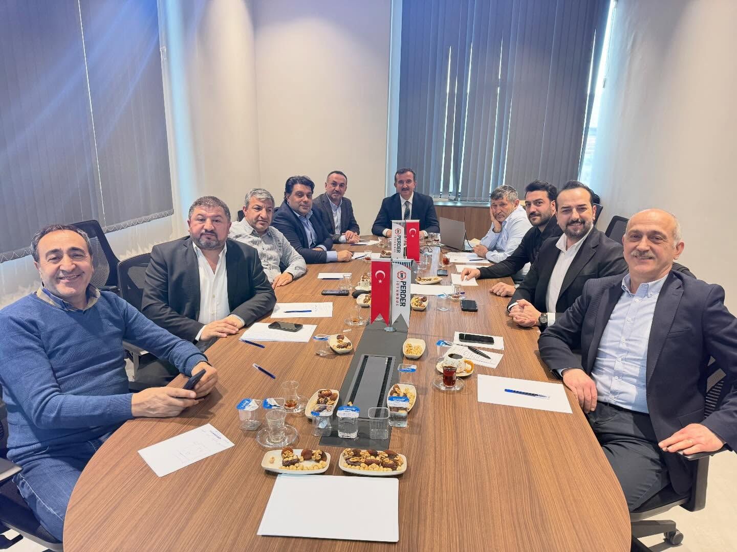 Başkanımız Rahmi Kartal başkanlığında, Özpaş Market ev sahipliğinde Olağan Yönetim Kurulu Toplantımızı gerçekleştirdik.